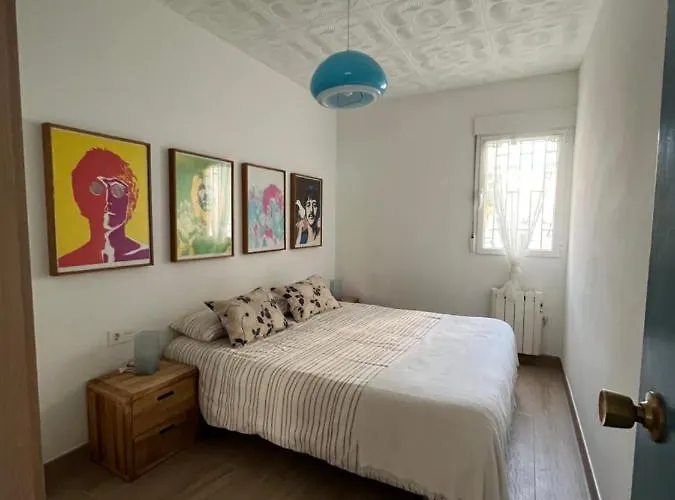 Modernized 3-Bedroom Flat 500M To The Beach