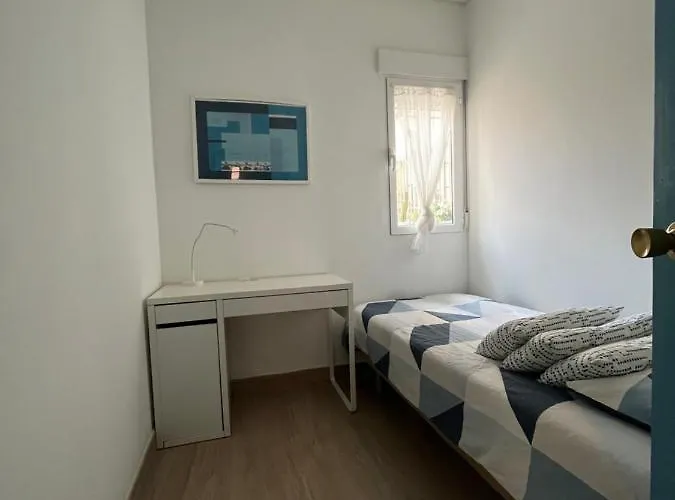 Modernized 3-Bedroom Flat 500M To The Beach