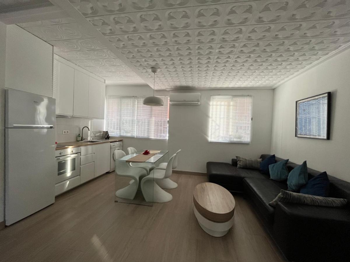 Apartament Modernized 3-bedroom Flat 500m To The